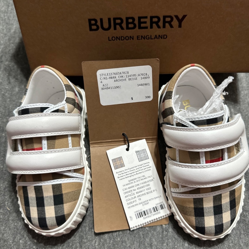 Burberry - Picture 5 of 6